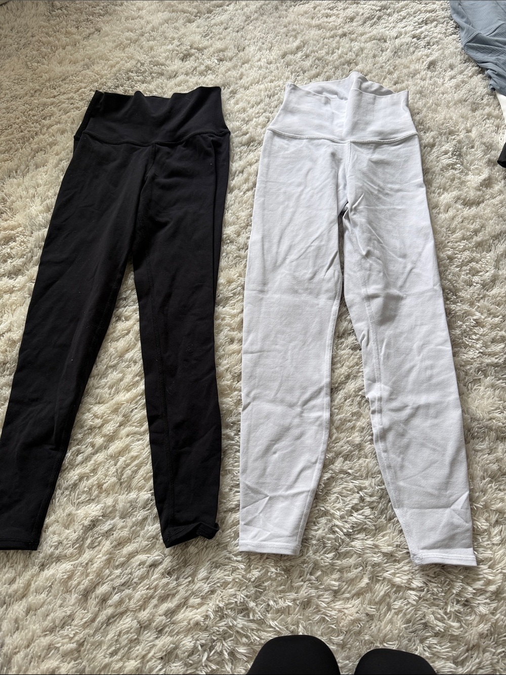 ALO High-Waist Leggings - Black and White